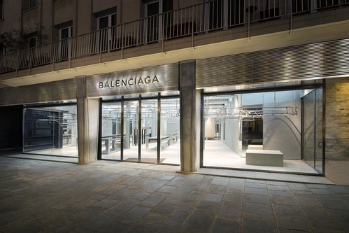 Balenciaga S'Excuse Auprès Des Clients Chinois Suite Au Mauvais Traitement D'Un Grand Magasin Français