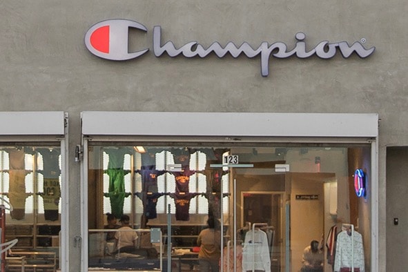 Champion Ouvre Sa Première Boutique Physique Aux USA
