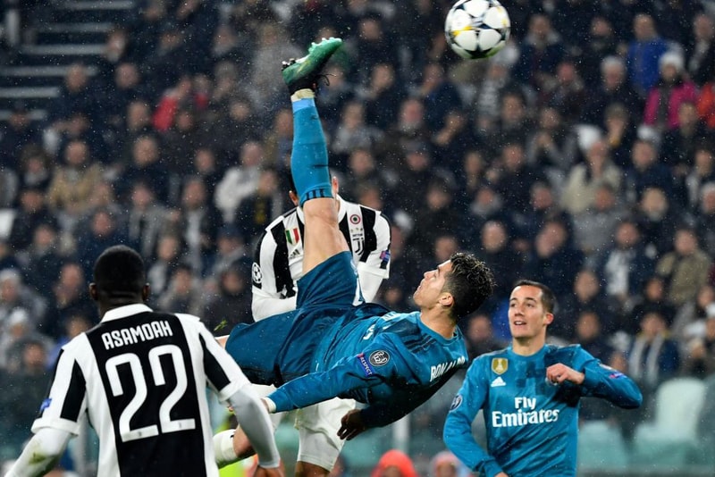 Photo De La Bicyclette De Cristiano Ronaldo Face À La Juventus De Turin