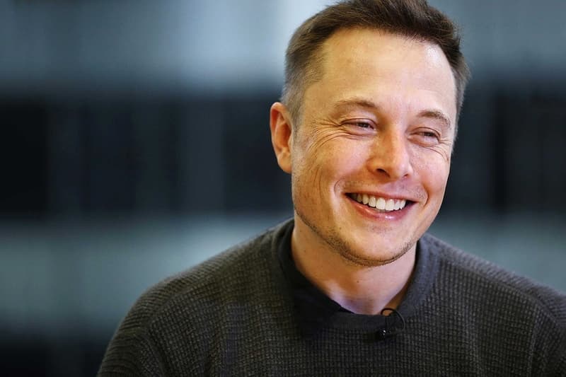 Portrait D'Elon Musk En Train De Sourire