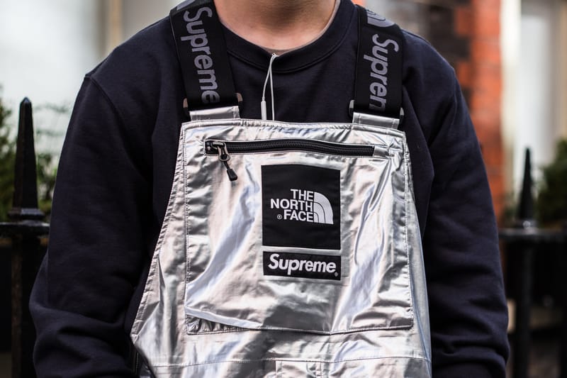 Street Style De La Collection 'Metallic' Supreme x The North Face
