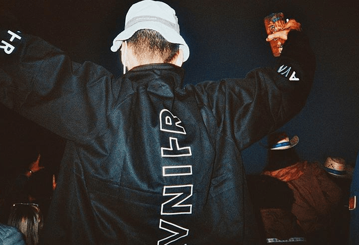 Vous Pouvez Désormais Acheter La Veste AVNIER Portée Par Orelsan Lors De Ses Concerts
