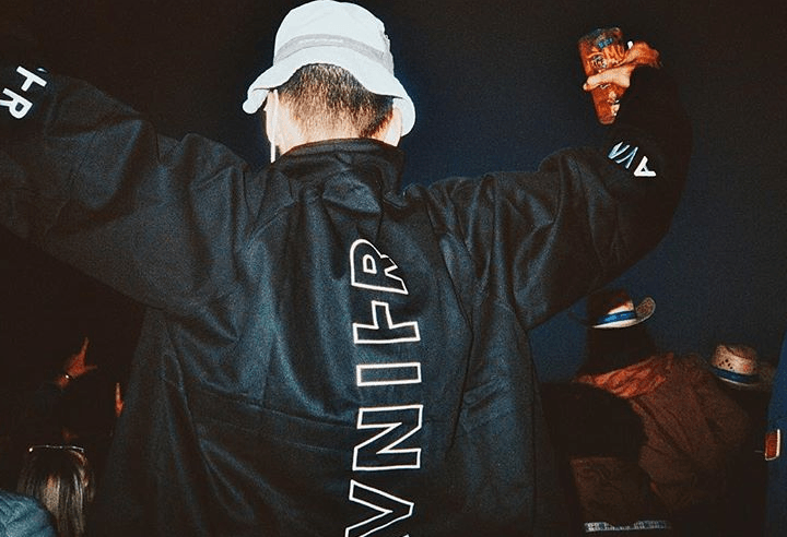 Vous Pouvez Désormais Acheter La Veste AVNIER Portée Par Orelsan Lors De Ses Concerts