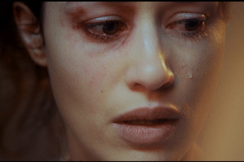 Alice David Et Valentin Petit, Un Duo Gagnant Dans Le Court-Métrage "Le Bruit De La Lumière"