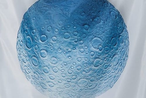 Daniel Arsham Prévoit De Sortir Une Édition Limitée De Drapeaux