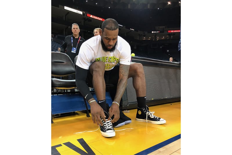 LeBron James Aperçu Avec Une Paire De Converse Chuck Taylor "Bootleg" Par Chinatown Market