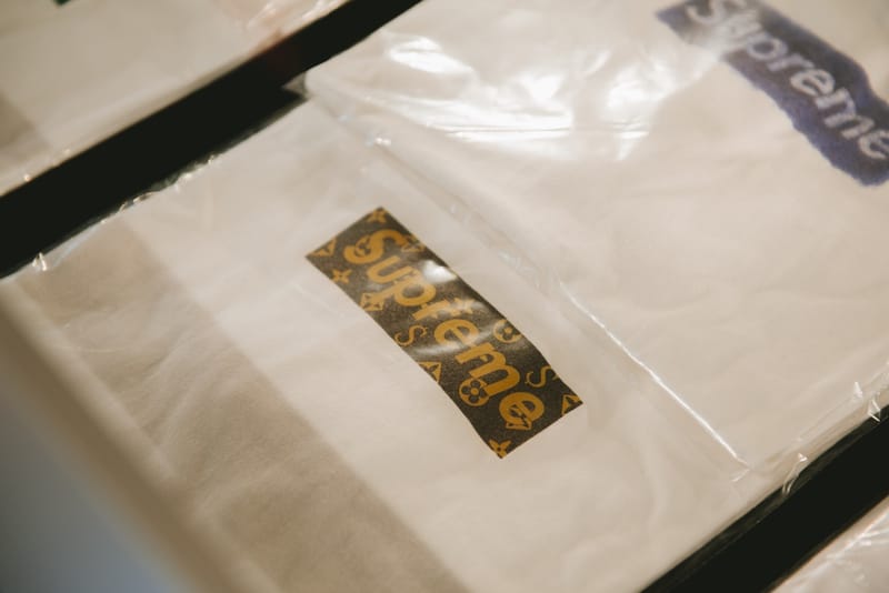 Pour Vendre Une Fausse Collaboration Avec Supreme, Une Marque Chinoise Paye Un Acteur Pour Jouer Le Rôle De James Jebbia