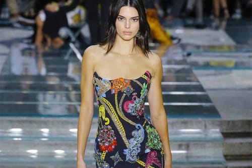 Le Défilé Versace Printemps/Été 2019 A Illuminé Milan