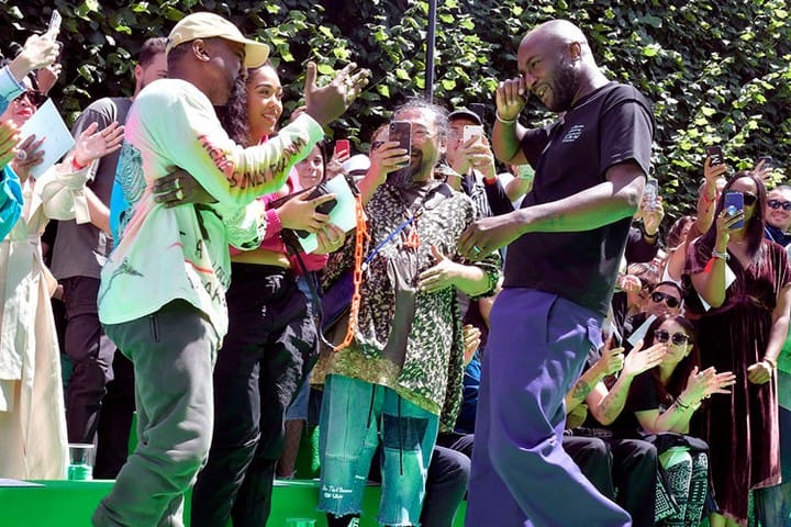 Virgil Abloh En Larmes Dans Les Bras De Kanye West À La Fin De Son Défilé Louis Vuitton (Vidéo)