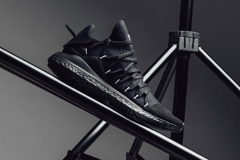 La adidas Y-3 "Yusari" Se Décline Dans Un Coloris "Triple Black"
