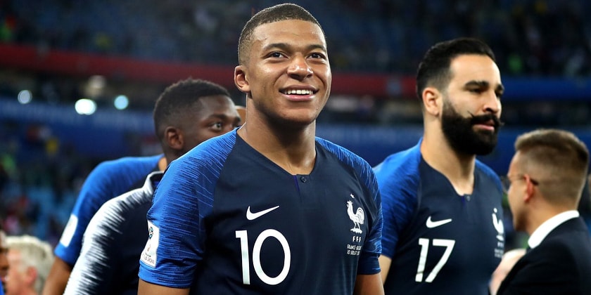 Mondial 2018 : les Bleus sur le toit du bus et du monde