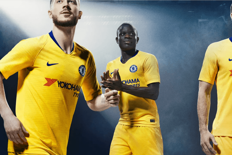 N'Golo Kanté Et Eden Hazard Présentent Le Nouveau Maillot Away De Chelsea