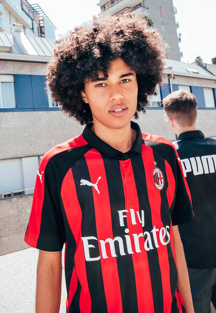 Photo Du Maillot Domicile 2018/2019 Du Milan AC
