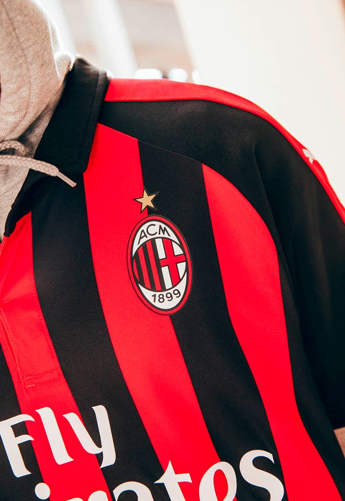 Photo Du Maillot Domicile 2018/2019 Du Milan AC