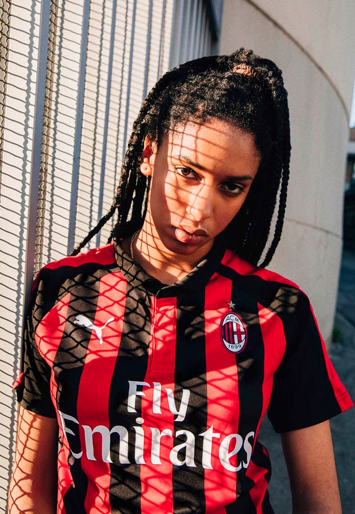 Photo Du Maillot Domicile 2018/2019 Du Milan AC