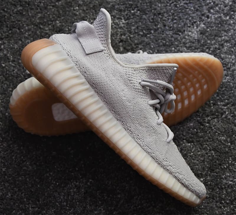Photo De La YEEZY BOOST 350 V2 "Sesame"