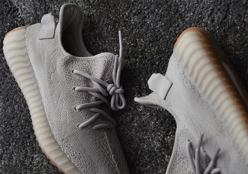 Photo De La YEEZY BOOST 350 V2 "Sesame"