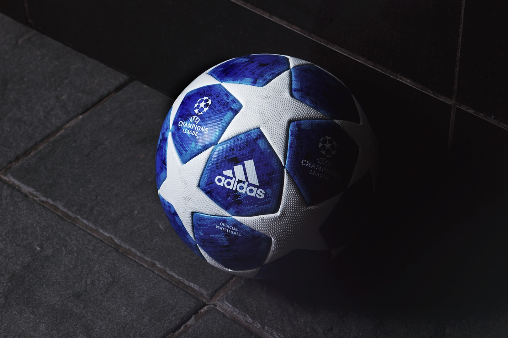 adidas présente le nouveau ballon de la Ligue des Champions