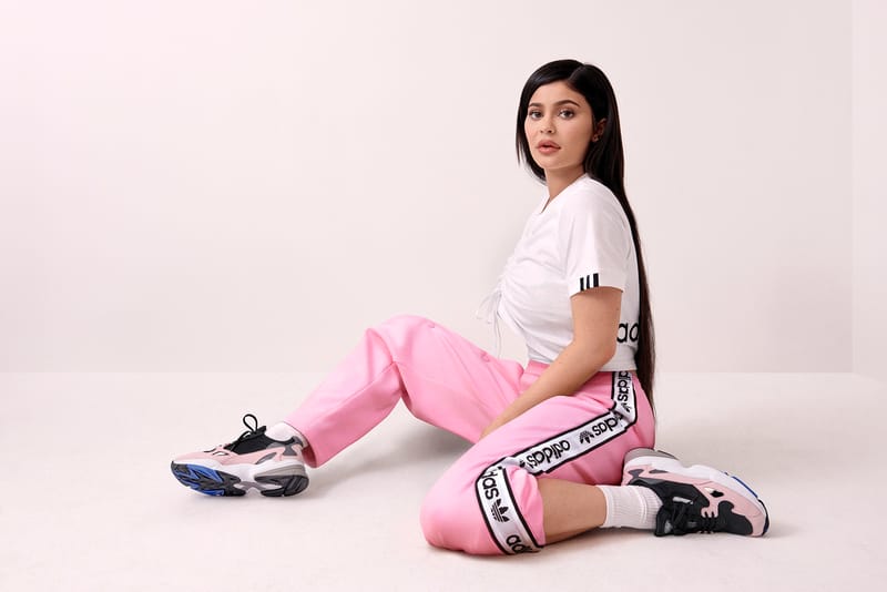Kylie Jenner Égerie De La Nouvelle Campagne adidas Falcon