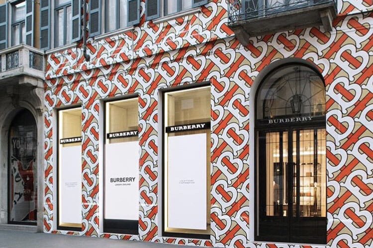 Les Premières Pièces De Riccardo Tisci Pour Burberry Seront Vendues Sur Instagram