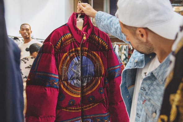 Ronnie Fieg Tease Une Collaboration Entre KITH Et Versace
