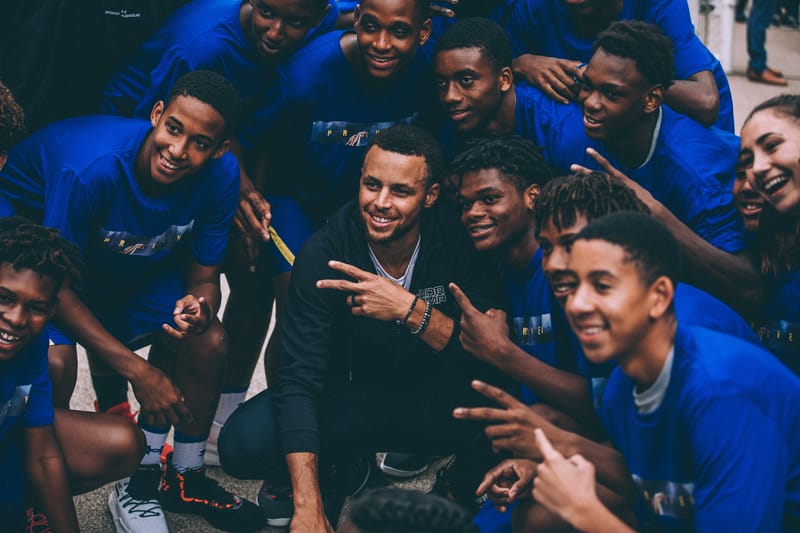 Une Après-Midi Avec Stephen Curry En Plein Cœur De Paris, Pour Sa Première Rencontre Avec La Jeunesse Française