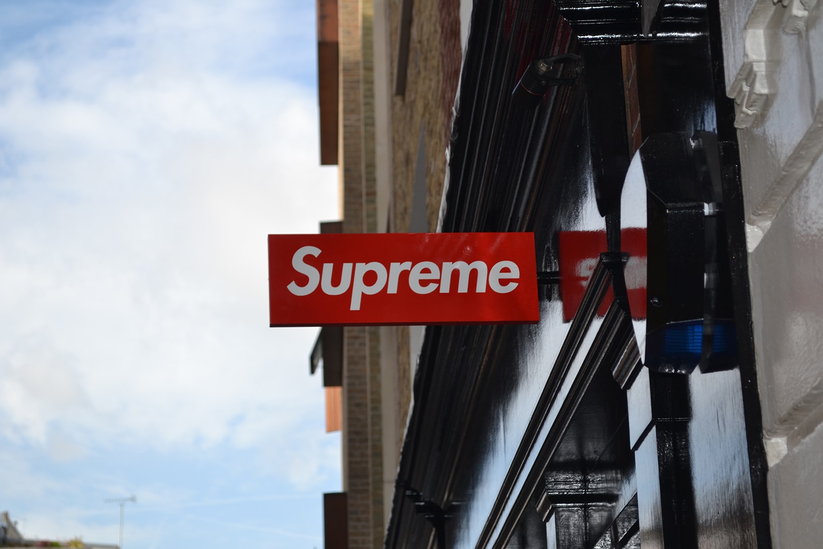 Supreme Londres Boutique Box Logo Crewneck