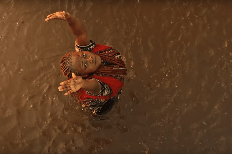 Le Nouveau Documentaire De Yann Arthus-Bertrand Est Tourné Entièrement Aux Drones (Extrait)