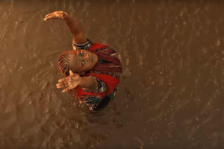 Le Nouveau Documentaire De Yann Arthus-Bertrand Est Tourné Entièrement Aux Drones (Extrait)