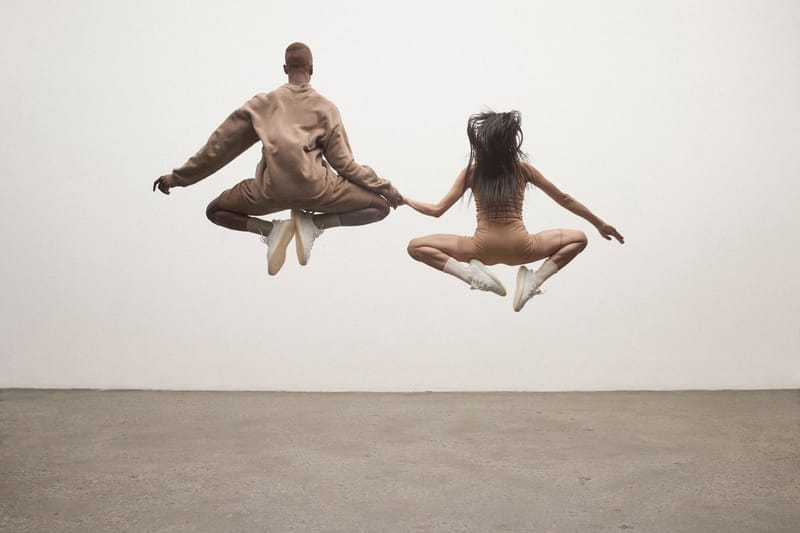 Kanye West Partage Une Nouvelle Campagne Pour La YEEZY BOOST 350 V2 "Triple White"