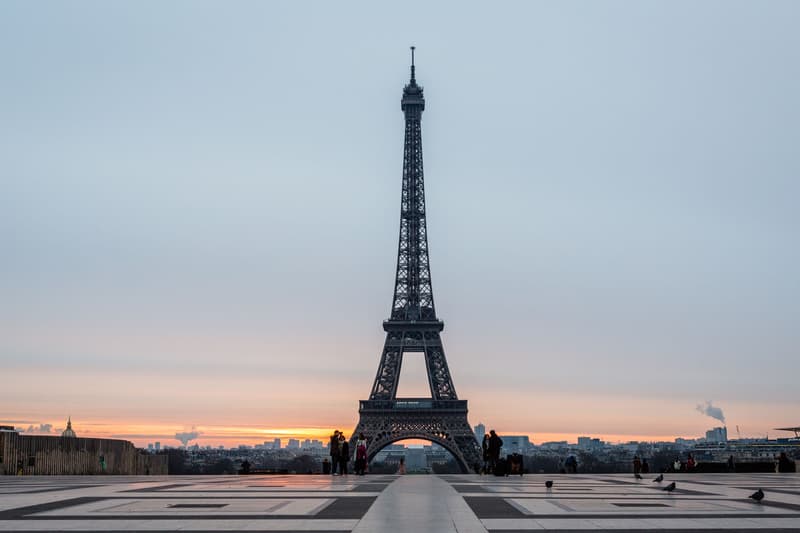 Artcurial Tour Eiffel Encheres morceau escalier