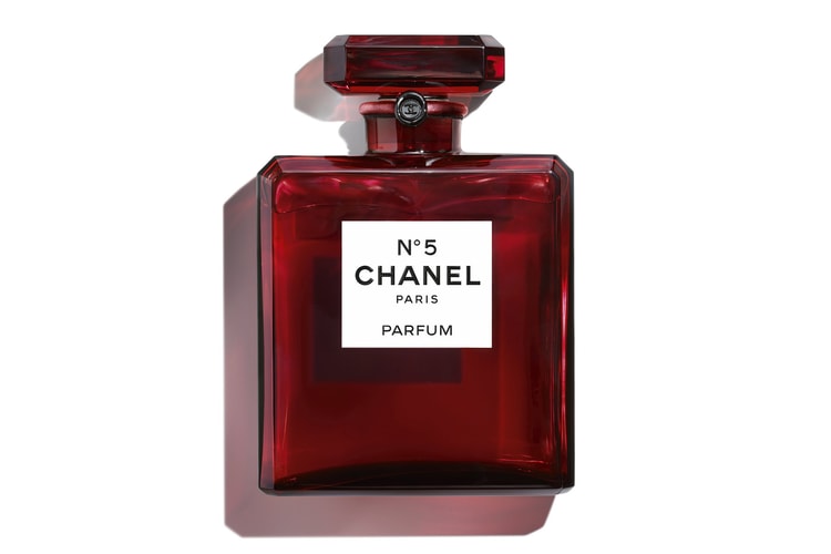 Pour La Première Fois Le Parfum Chanel N°5 Devient Rouge
