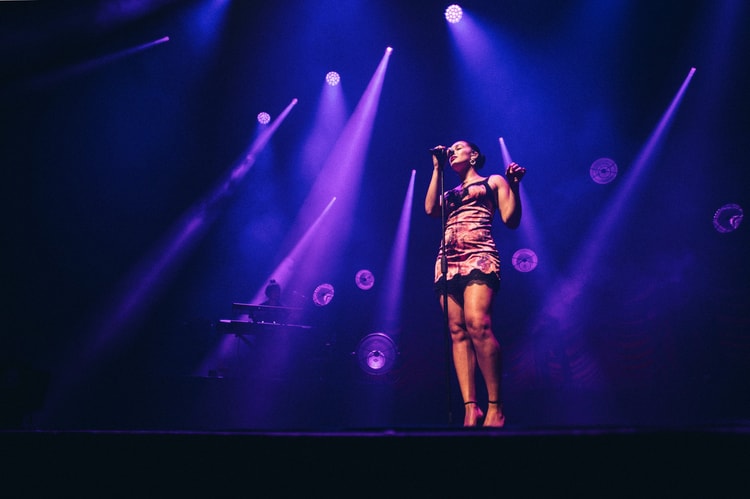 En Images - Jorja Smith Envoûte L'Olympia