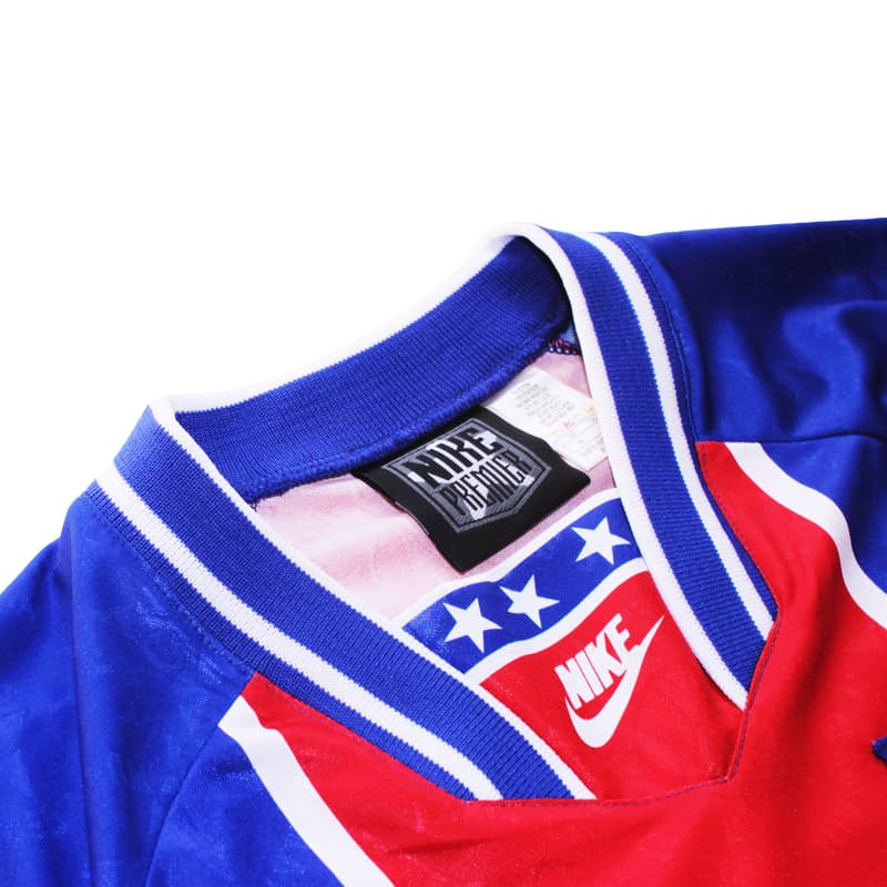 Photo Du Maillot Vintage Du PSG De Golden Cabane
