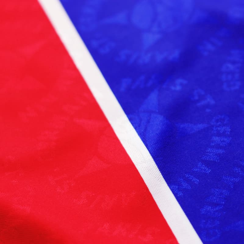 Photo Du Maillot Vintage Du PSG De Golden Cabane