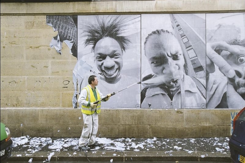 L'Artiste JR Expose Pour La Première Fois Au Sein D’Une Institution Française