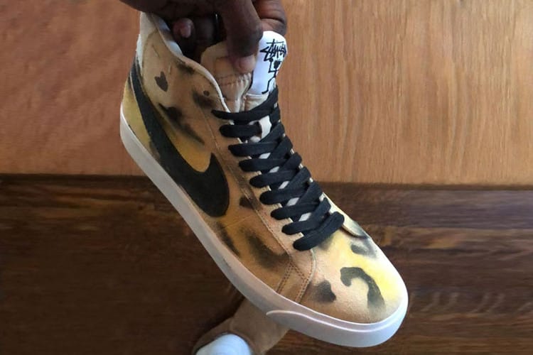 Premier Aperçu D'Une Stüssy x Nike SB Zoom Blazer Mid