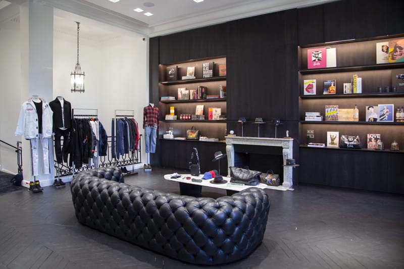 Shoppez Vos Pièces Off-White™, Balenciaga, Valentino Ou Acne Studios Dans Le Nouvel Espace Homme De Montaigne Market