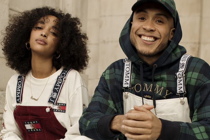 Tommy Hilfiger Plonge Dans Ses Archives Pour Sa Collection "TOMMY JEANS Crest"