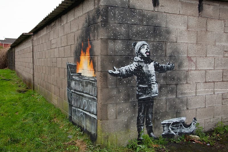 Une Nouvelle Œuvre (Brillante) De Banksy Fait Surface Sur Le Mur D'Un Garage Au Royaume-Uni