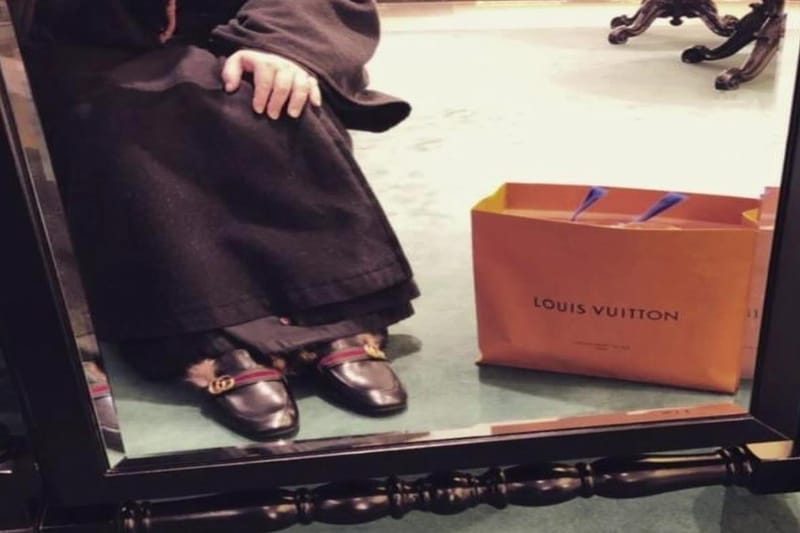 Un Prêtre Crée La Polémique En Russie Après S'Être Affiché Sur Instagram Avec Du Louis Vuitton Ou Gucci