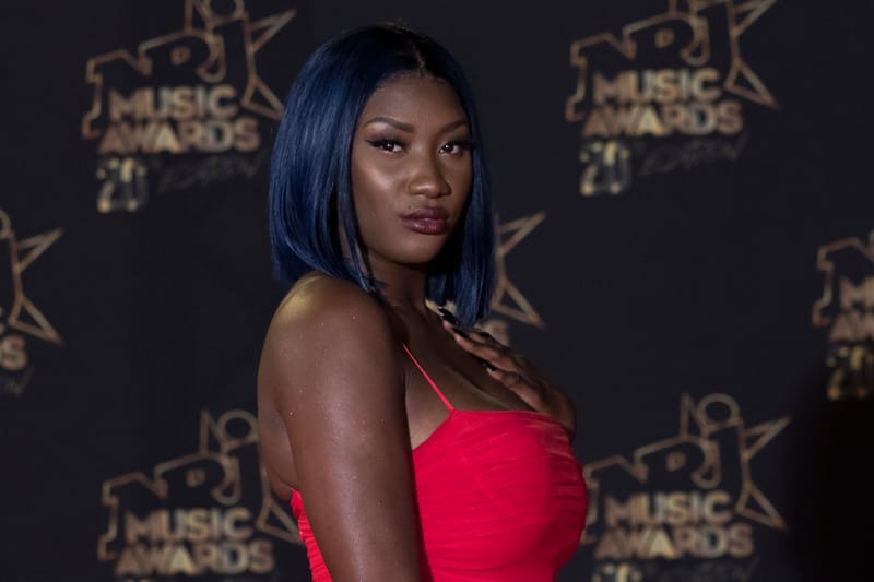 Guitare et Voix, Voici Une Des Meilleures Covers Acoustiques De "Oula" D'Aya Nakamura