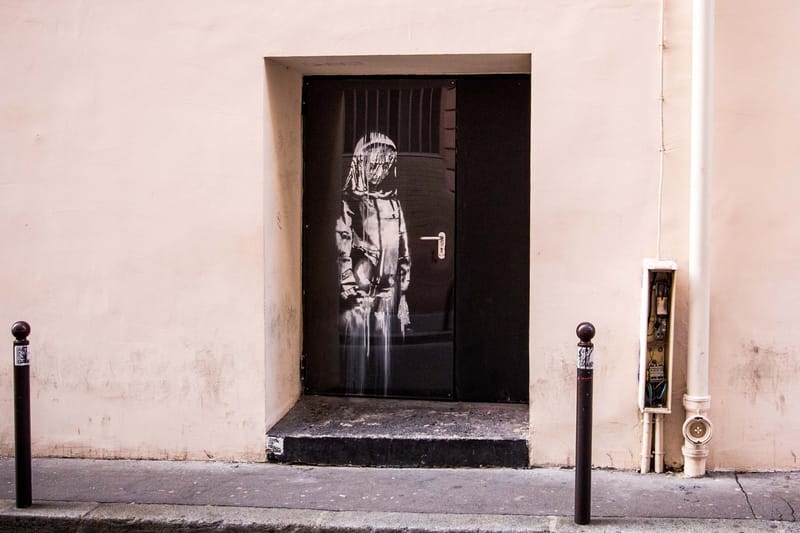 L'Œuvre De Banksy En Hommage Aux Victimes Du Bataclan A Été Volée