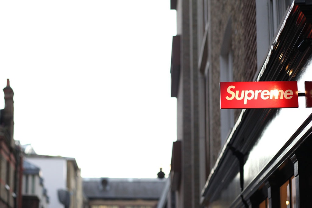 Supreme boutique enseigne vol londres