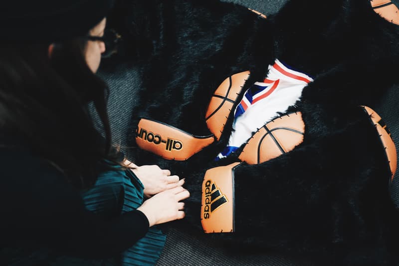Photos De L'Œuvre De Freaky Debbie Pour Trajectoire Studios