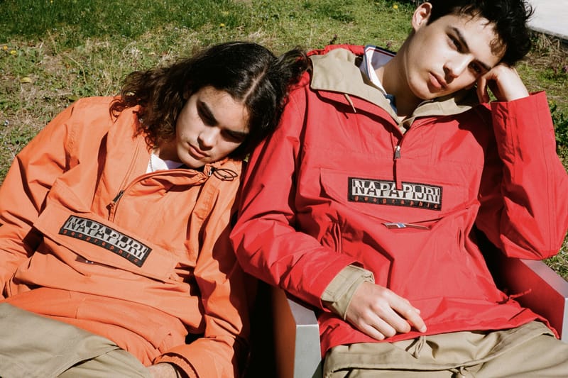 Napapijri dévoile un drop coloré et rétro de sa veste Rainforest