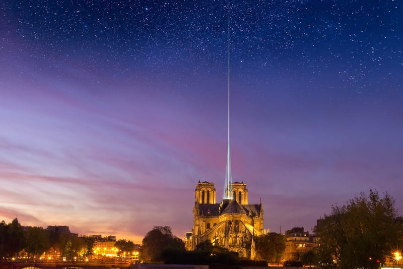 Flèche en crystal, toit-verrière... Les projets de reconstruction de Notre-Dame imaginés