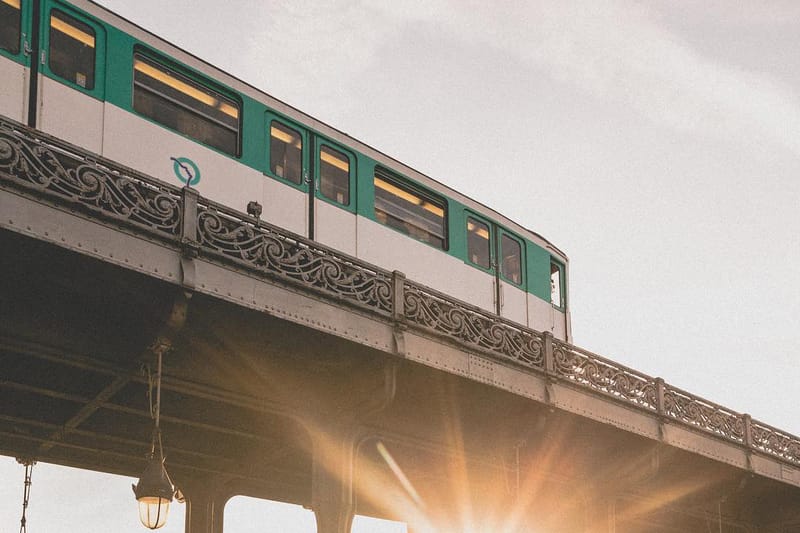 Certains métros parisiens vont bientôt circuler toute la nuit