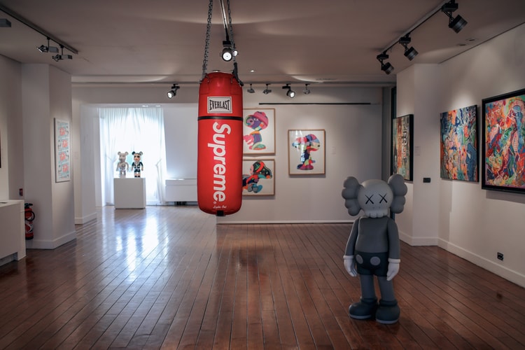 Supreme, Banksy, KAWS... Dans les coulisses de l'expo dédiée à la street culture qui s'ouvre à Paris