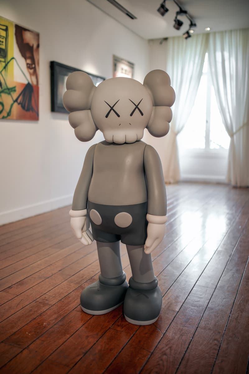 Photo exposition Artcurial Supreme KAWS